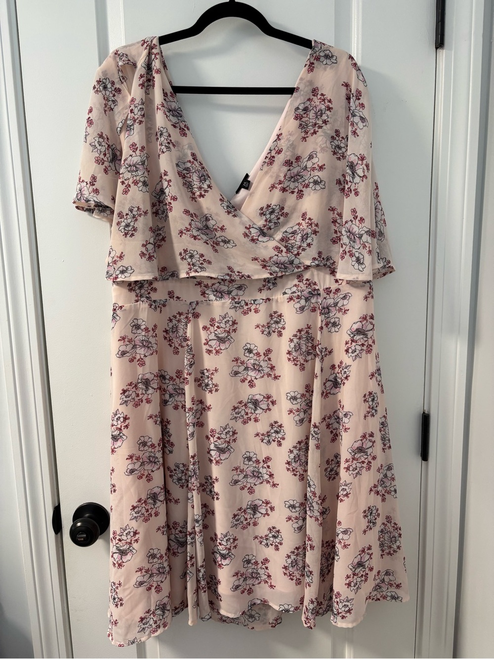 Torrid Blush Pink Floral V-Neck Flutter Dress - Size 24